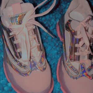 pretty light pink fashion shoes .. never worn😘